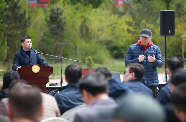 Б.Энхбаяр:Парк болон бусад цэцэрлэгүүдэд мод, бутнаас өөр юм хэрэггүй шүү